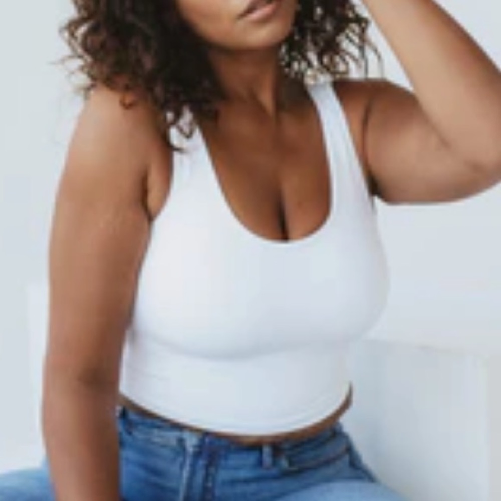White Klassy network scoop neck tank top, new without tags